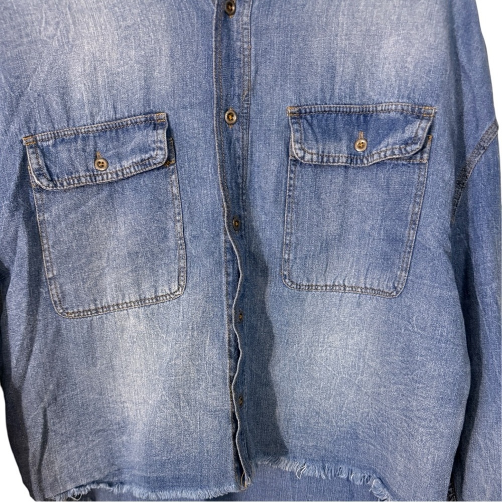 🌺Aaron & Amber Fringe Hem Denim Shirt - Picture 2 of 6